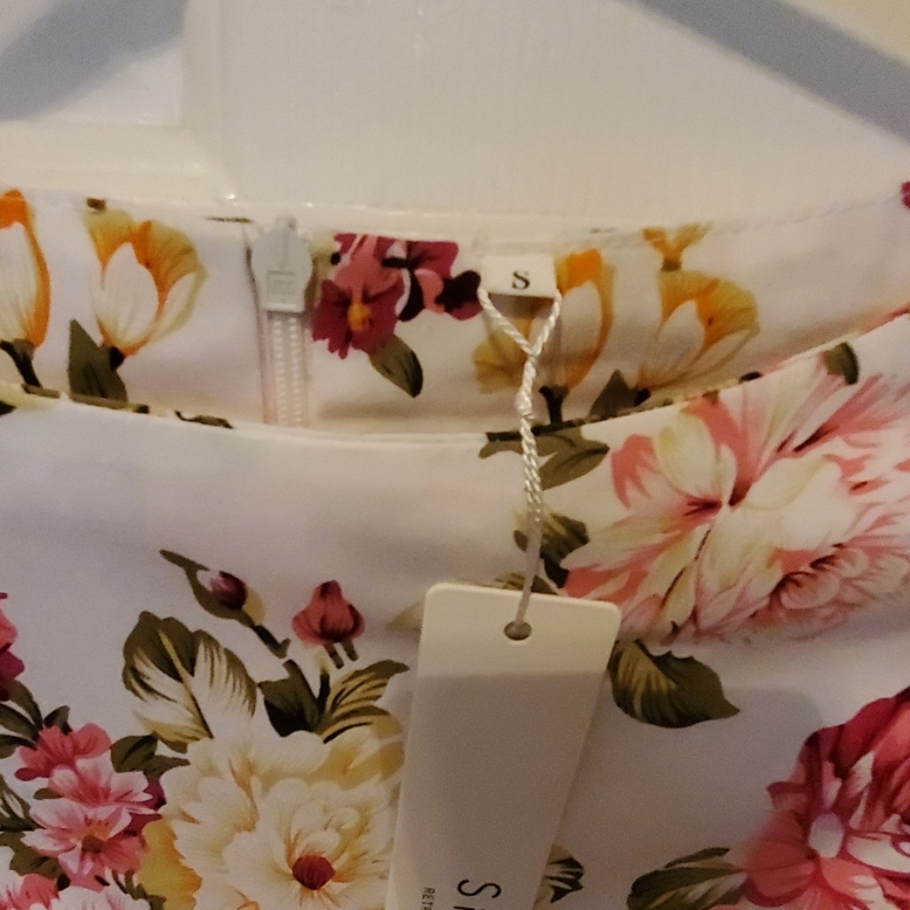 NWT Floral Dress - Picture 9 of 10